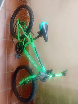 Bicicleta infantil verde ATRACTOR