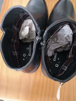 Botines negros niña/mujer bajos y sin estrenar.