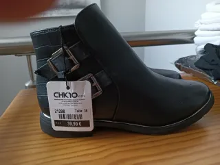 Botines negros niña/mujer bajos y sin estrenar.