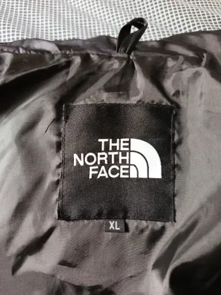 Chaleco The North Face x Kaws Negro
