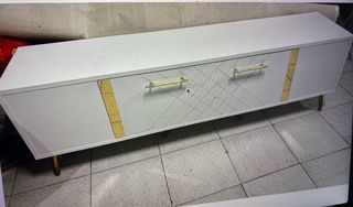 Mueble TV blanco y dorado
