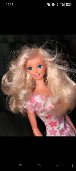 Barbie con vestito floreale