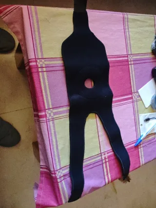 Rodillera ortopédica negra