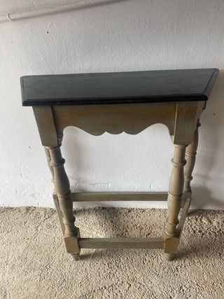 Recibidor de madera beige y negro
