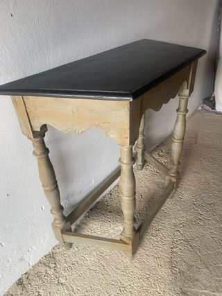 Recibidor de madera beige y negro