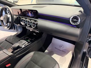 Mercedes-Benz Clase A 180d . AMG