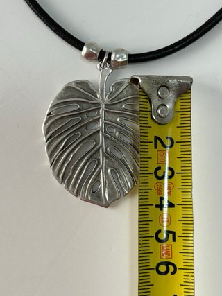 Collar cuero Zamak baño plata hoja