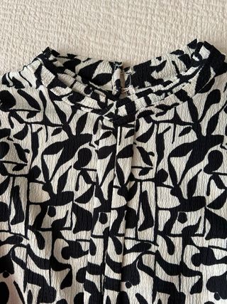 Blusa Sfera manga larga estampado bicolor Talla L