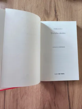 Un lobo dentro / The Wolf Inside (Spanish Edition)