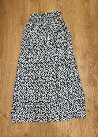 Falda midi floral con abertura