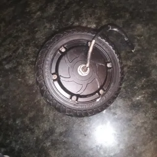 Motor con neumático duro