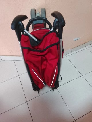 Carro de paseo bebé rojo marca Quinny 3 ruedas