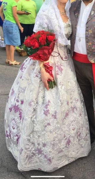 Traje de Fallera completo con Aderezo y Mantilla