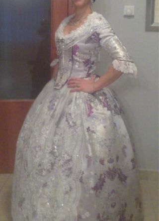 Traje de Fallera completo con Aderezo y Mantilla