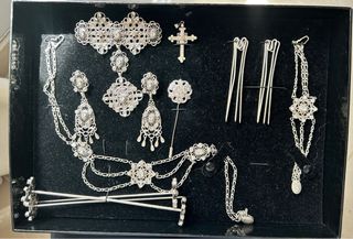 Traje de Fallera completo con Aderezo y Mantilla