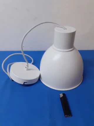 Lámpara de techo metálica blanca