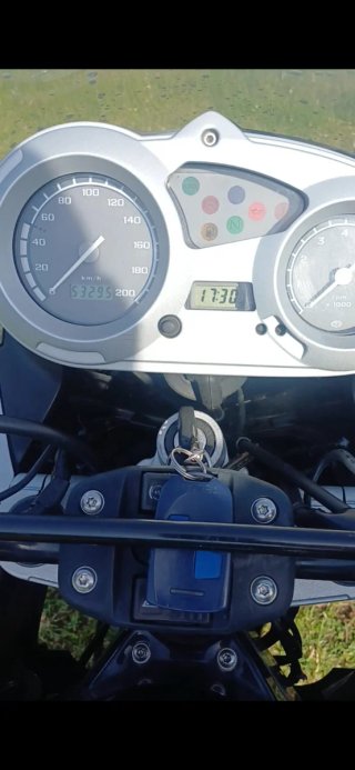 BMW G650GS Negra y Plata