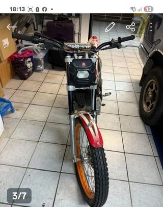 Montesa Moto Trial Negra y Roja