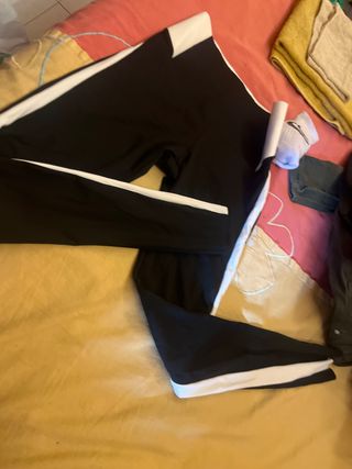 Mallas deportivas negras y blancas