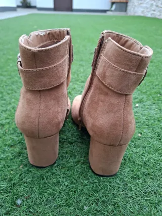 Botas tacón ancho beige T.36