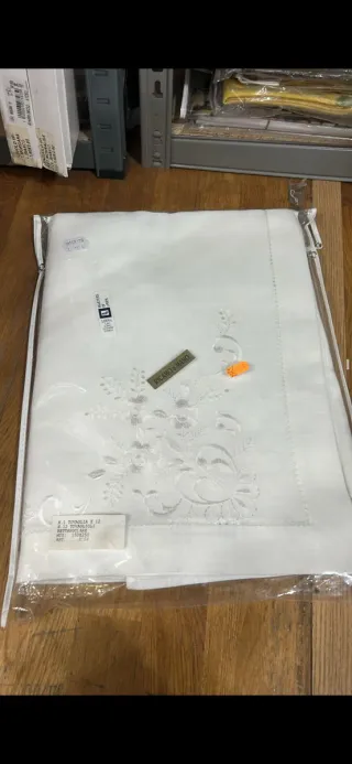 Tovaglia ricamata lino 12 posti bianca