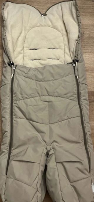 Carro Stokke con saco beige esta en Zaragoza