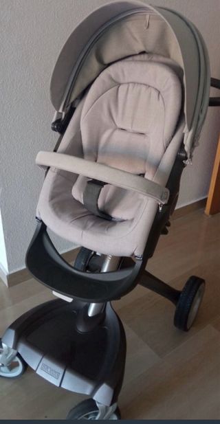 Carro Stokke con saco beige esta en Zaragoza
