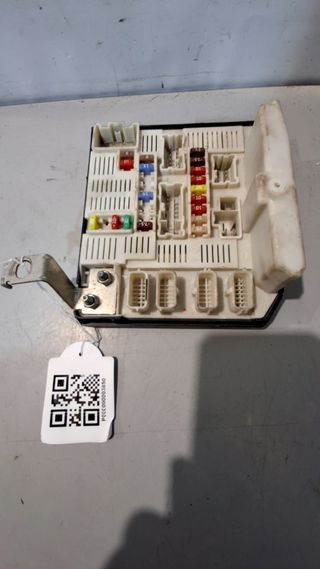 CAJA RELES / FUSIBLES Renault Megane II Berlina 3P (10.2002->)