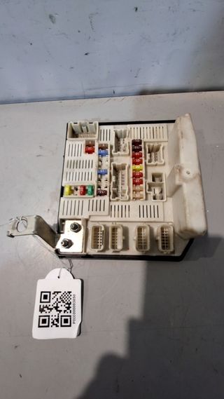 CAJA RELES / FUSIBLES Renault Megane II Berlina 3P (10.2002->)