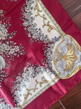 Pañuelo Gucci Floral Rojo Blanco