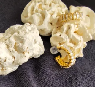 Pendientes Aro Dorados con Piedras Transparentes