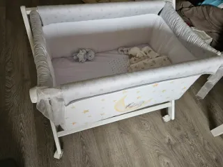 Minicuna bebé de NAF NAF, con colchoneta.