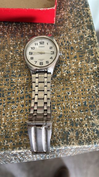 Reloj Casio Hombre Plata y Blanco