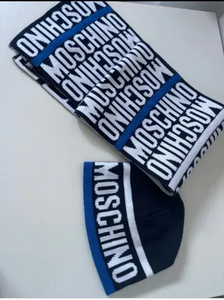 Bufanda Moschino Negra y Azul