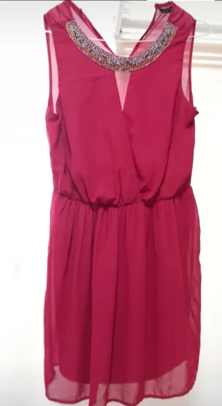 Vestido Zara burdeos con pedrería