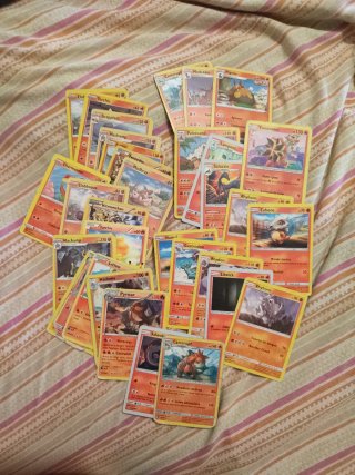 Lote 300+ Cartas Pokémon VMAX, GX, Pikachu, Chariz