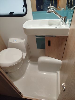 Caravana Adria Aviva 360DK