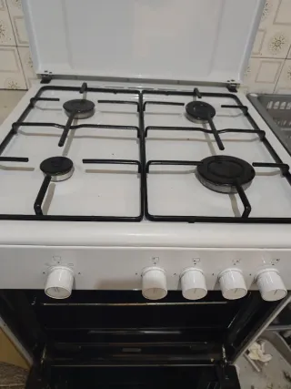 Cocina de gas blanca