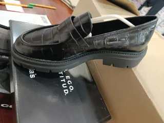 Mocasines negros efecto piel de cocodrilo