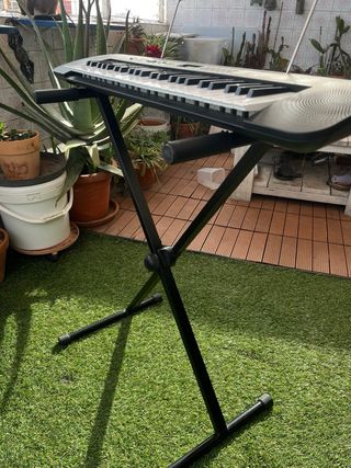 Teclado Casio CTK-240 con caballete