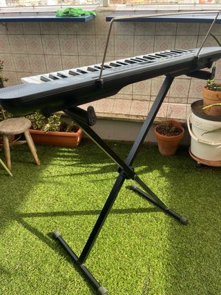 Teclado Casio CTK-240 con caballete