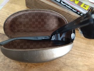 Gafas de sol Gucci negras y plateadas
