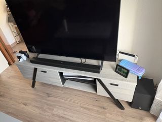 Mueble TV completo.