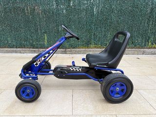 Coche a pedales azul