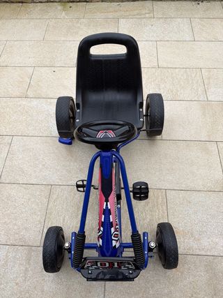 Coche a pedales azul