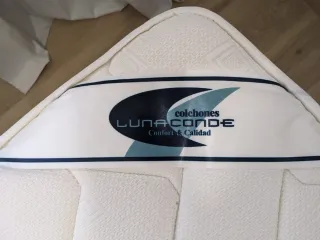 Cama 135 con cabecero tapizado