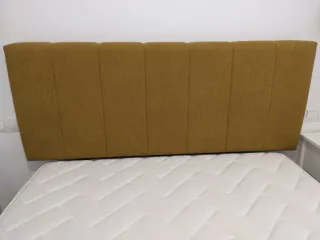 Cama 135 con cabecero tapizado