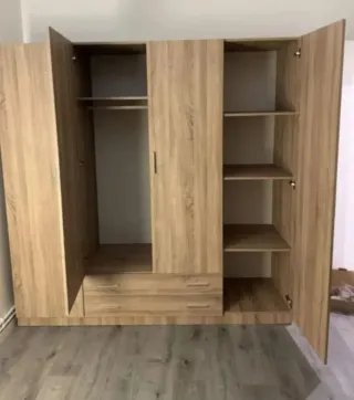 Armarios nuevos de madera beige y  blanco