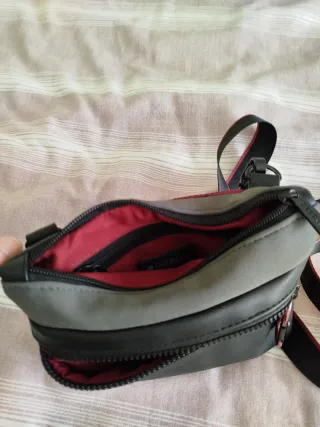 Bolso pequeño Gabol negro y gris