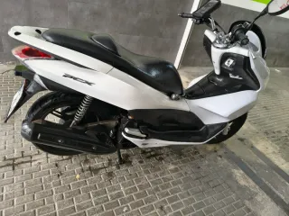 PCX 125 - Muy cuidada acepto moto con marchas
